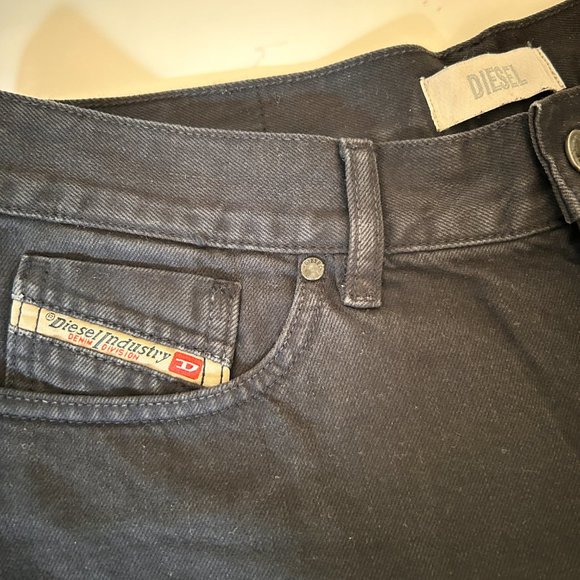 Low Rise Fring Jean Shorts | Diesel - Picture 7 of 11